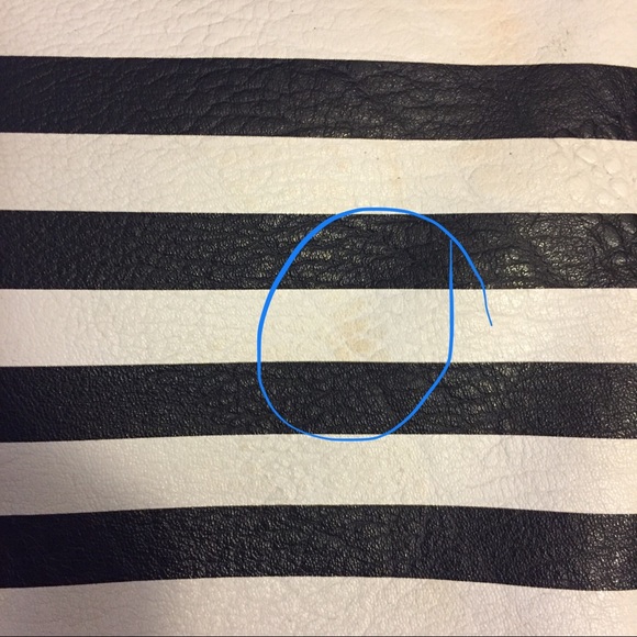 Black & white stripe crossbody bag - Picture 3 of 3